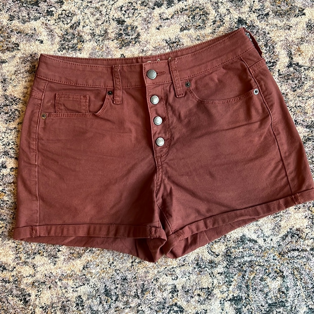 Universal Thread Highrise Midi Denim Shorts in Rust, size 4/27